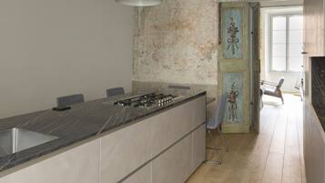 KĂŒhlschrank, Ofen, Herdplatte, GeschirrspĂŒler