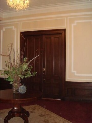 Interior - Elegant Back Bay Brownstone-Comm Av 1+ Bed - 1 Week Min, beyond 2 wks considered (Boston)