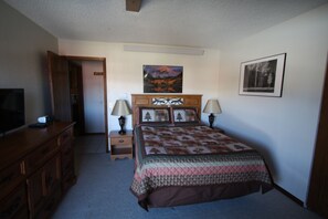 2 bedrooms, iron/ironing board, WiFi, bed sheets - Beautiful Comfortable Two Bedroom Condominium  (Winter Park)