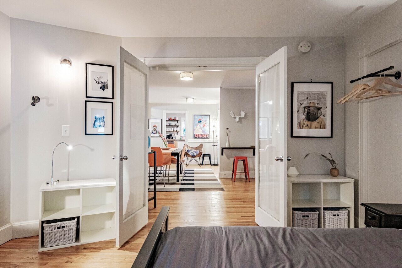 4 bedrooms, desk, iron/ironing board, travel crib