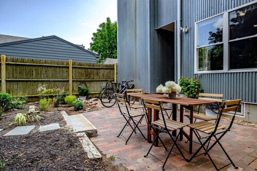 Hip & Luxurious Garden Retreat for Families, Foodies & Adventurers