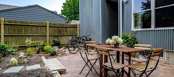 Hip & Luxurious Garden Retreat for Families, Foodies & Adventurers