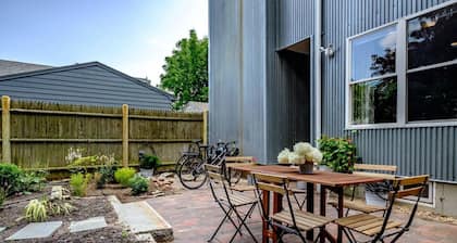 Hip & Luxurious Garden Retreat for Families, Foodies & Adventurers