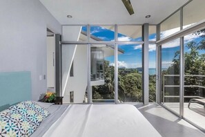 6 slaapkamers, een bureau, een strijkplank/strijkijzer, gratis wifi