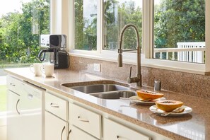 Coffee/tea maker, fridge, microwave, oven - Amazing Kauai 2 BR Condo Ocean View (Princeville)
