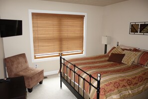 4 bedrooms, desk, iron/ironing board, travel cot