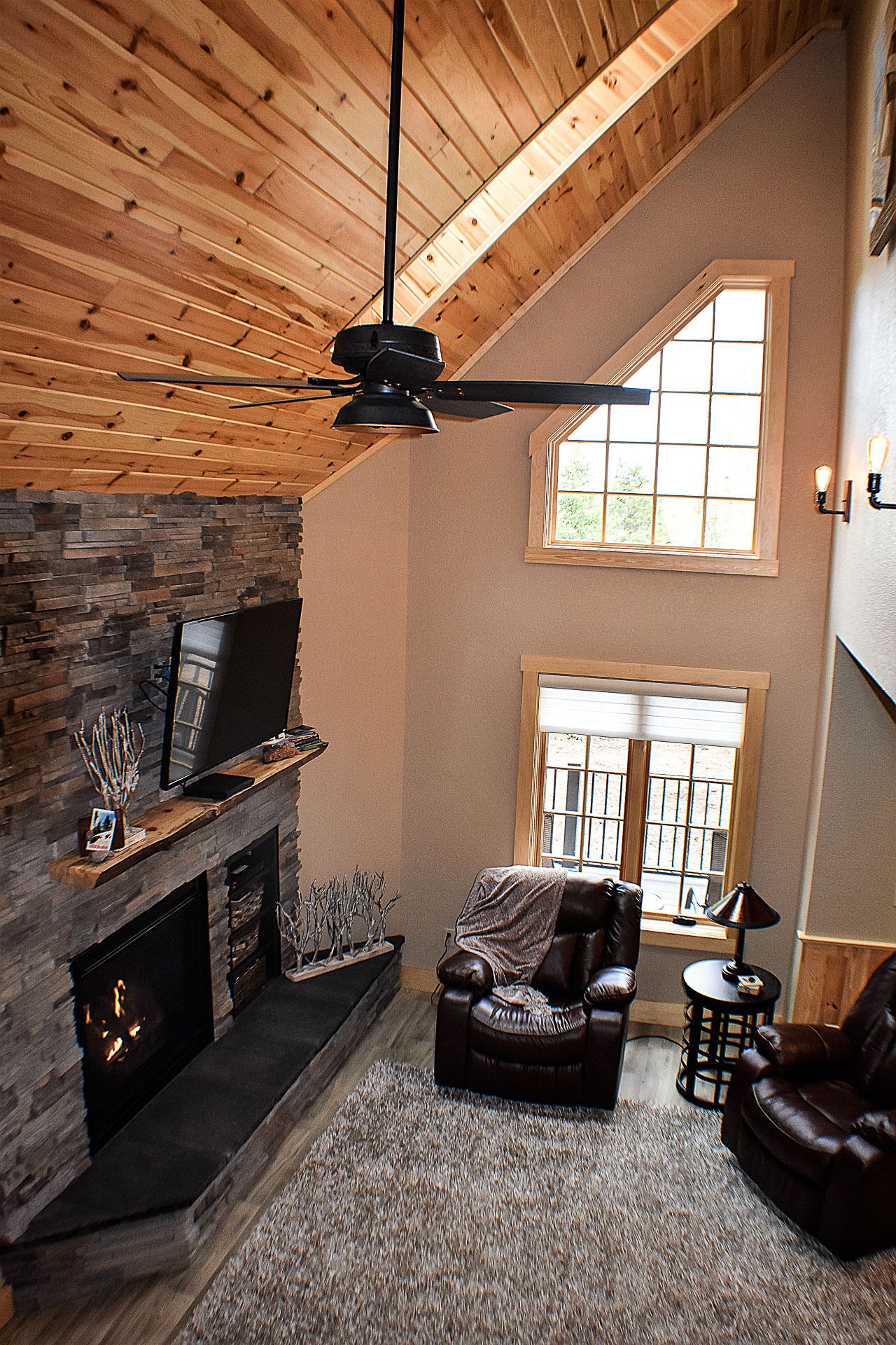 Smart-TV, peis og bøker