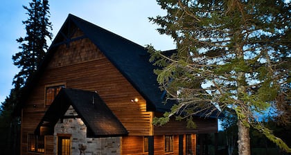 LUTSEN NORTHWOODS RETREAT-GOLF, WINERY, HIKING, BIKING, NEAR TRAILS, SKI, SLED