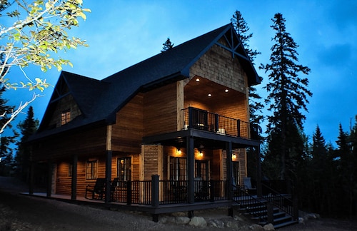 LUTSEN NORTHWOODS RETREAT-GOLF, SKI, HIKING, BIKING, SLED, TRAILS, WINERY, FUN!!