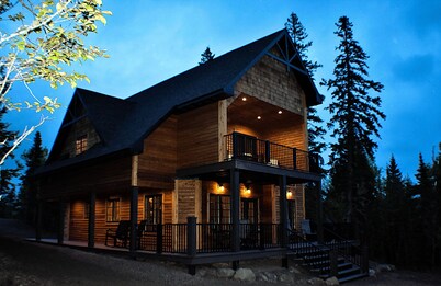 LUTSEN NORTHWOODS RETREAT-GOLF, SKI, HIKING, BIKING, SLED, TRAILS, WINERY, FUN!!