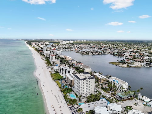 Naples Pool Home – Walk to the Beach & Mercato · Sleeps 8 · Top 1% Rated