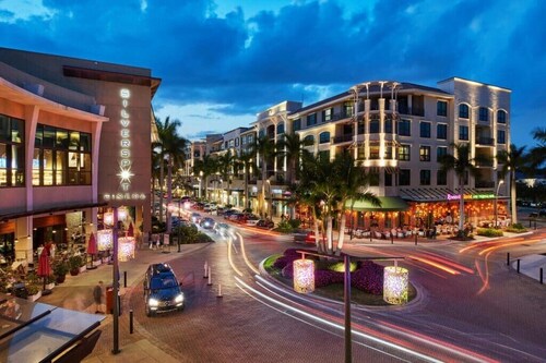 Exclusive Jan–May Special  Naples Pool Home Walk to Beach & Mercato