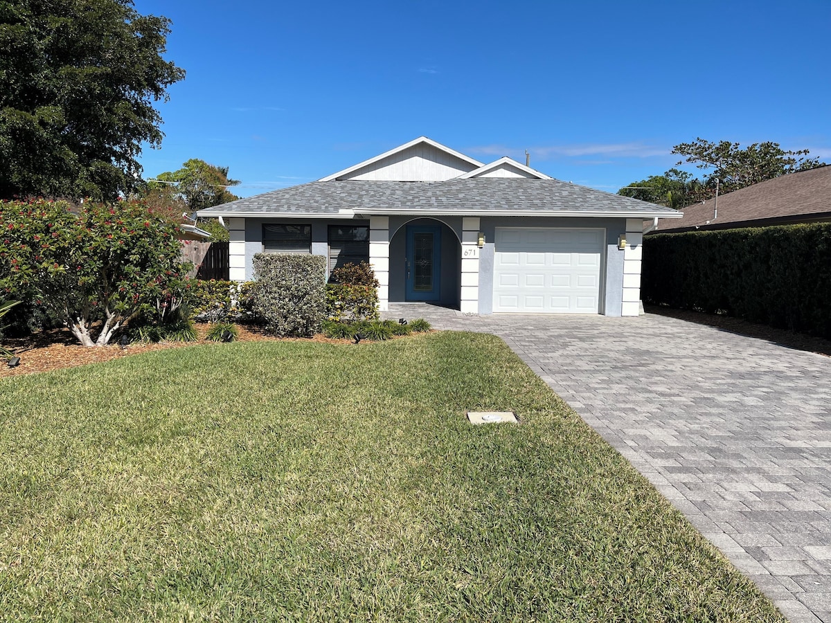 Photo 7 of Naples Pool Home, Walk to Vanderbilt Beach & Mercato