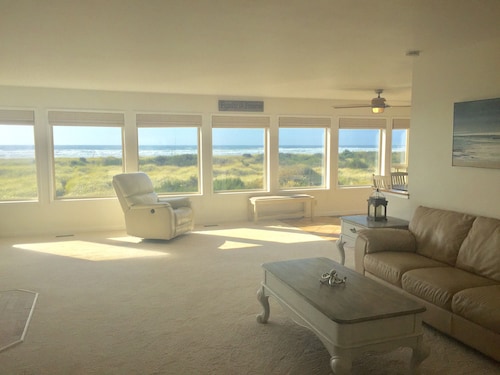 Pacific Dreams Beach House- Beach front! Gorgeous views! Meticulously sanitized!