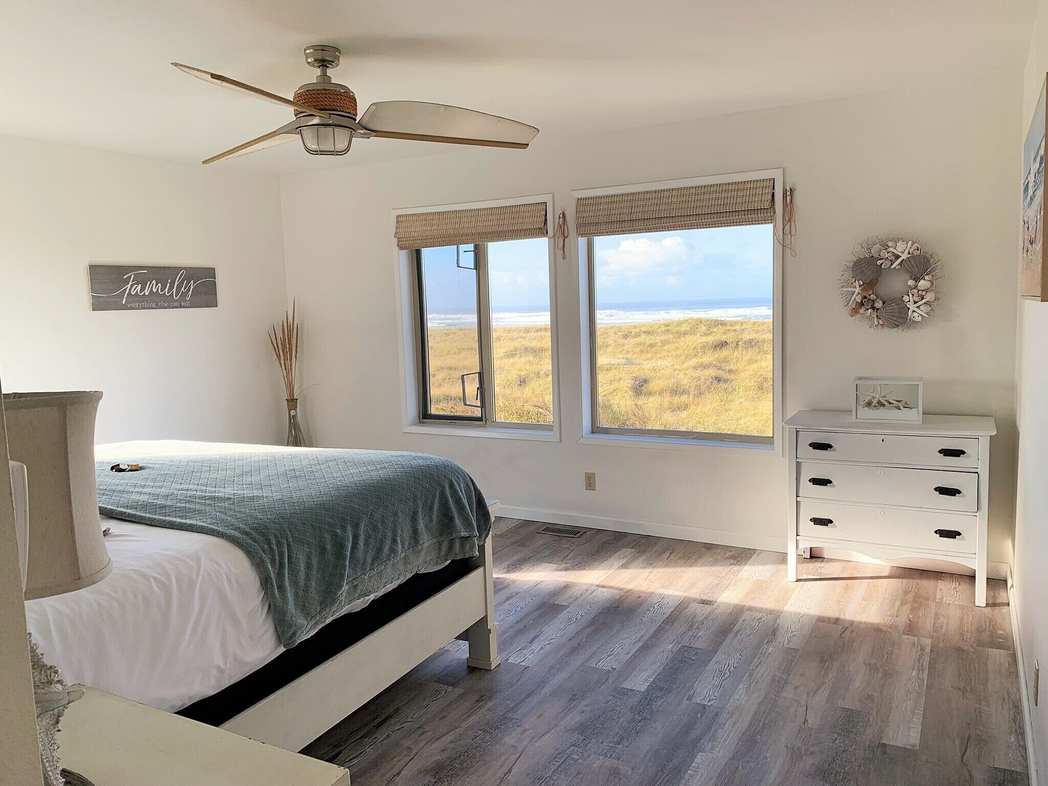 5 habitaciones, tabla de planchar con plancha, wifi y ropa de cama 