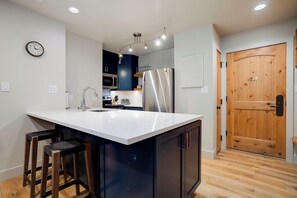 Frigorifero, forno, piano cottura, lavastoviglie