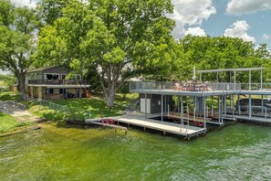 Exterior - On Lake Lbj| Hot Tub | 2 Boat Slips | Pool Table | Media Room (Kingsland)