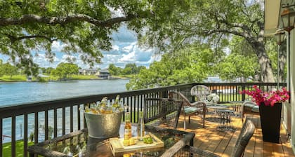 On Lake Lbj| Hot Tub | 2 Boat Slips | Pool Table | Media Room