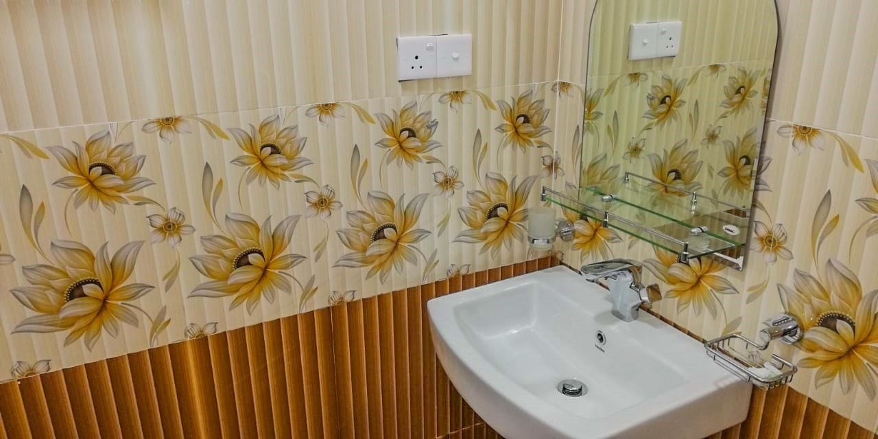 Double Room, 1 Double Bed, Non Smoking | Bathroom sink