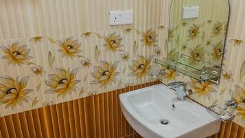 Double Room, 1 Double Bed, Non Smoking | Bathroom sink