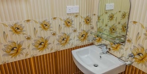 Double Room, 1 Double Bed, Non Smoking | Bathroom sink - Ella Supreme Villa (Ella)