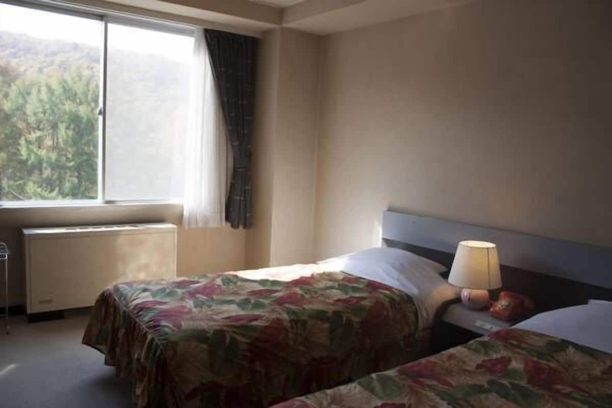 In-room safe, bed sheets