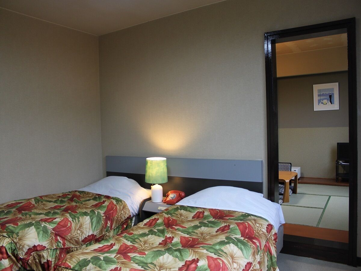 In-room safe, bed sheets