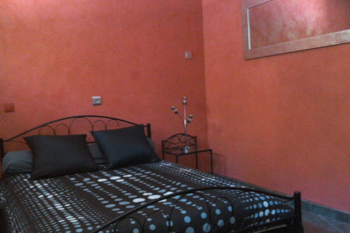 Chambre Double | Rideaux occultants, chambres insonorisées, Wi-Fi gratuit, draps fournis