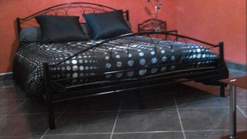 Double Room | Blackout curtains, soundproofing, free WiFi, bed sheets