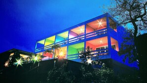 Front of property – evening/night - Talaylarndao Resort (Koh Lan)
