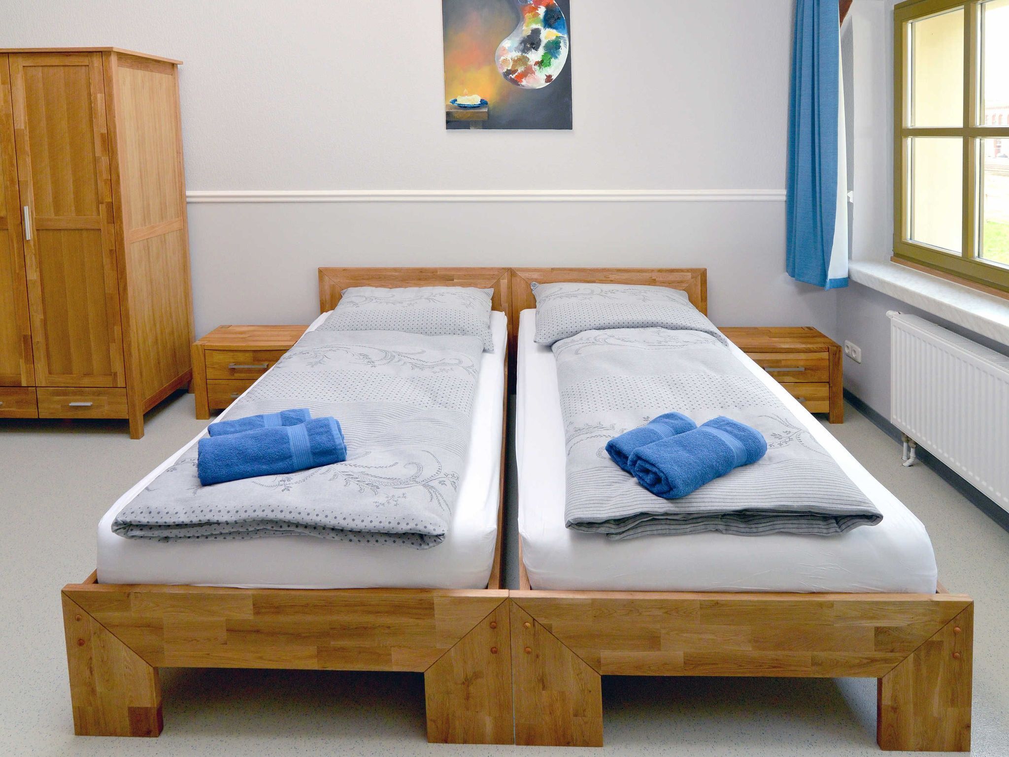 Room 14 (with private bathroom\/WC), 2 persons - Hostel in Guben