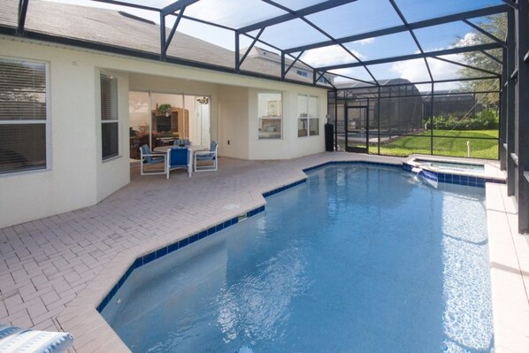 Seasonal outdoor pool, pool umbrellas, pool loungers - Ip60344 - Windsor Hills Resort - 5 Bed 5 Baths Villa (Kissimmee)