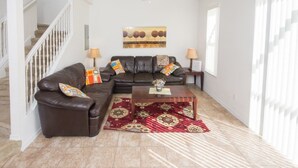 Townhouse Keluarga, balkon, area taman | Ruang duduk lobi