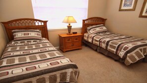 Condo familial, côté jardin | 2 chambres, espace de travail pour ordinateurs portables