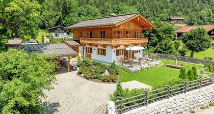 Exclusives Ferienhaus für bis zu 8 Personen, mit Wellnesbereich, Terrasse und Garten und Carport