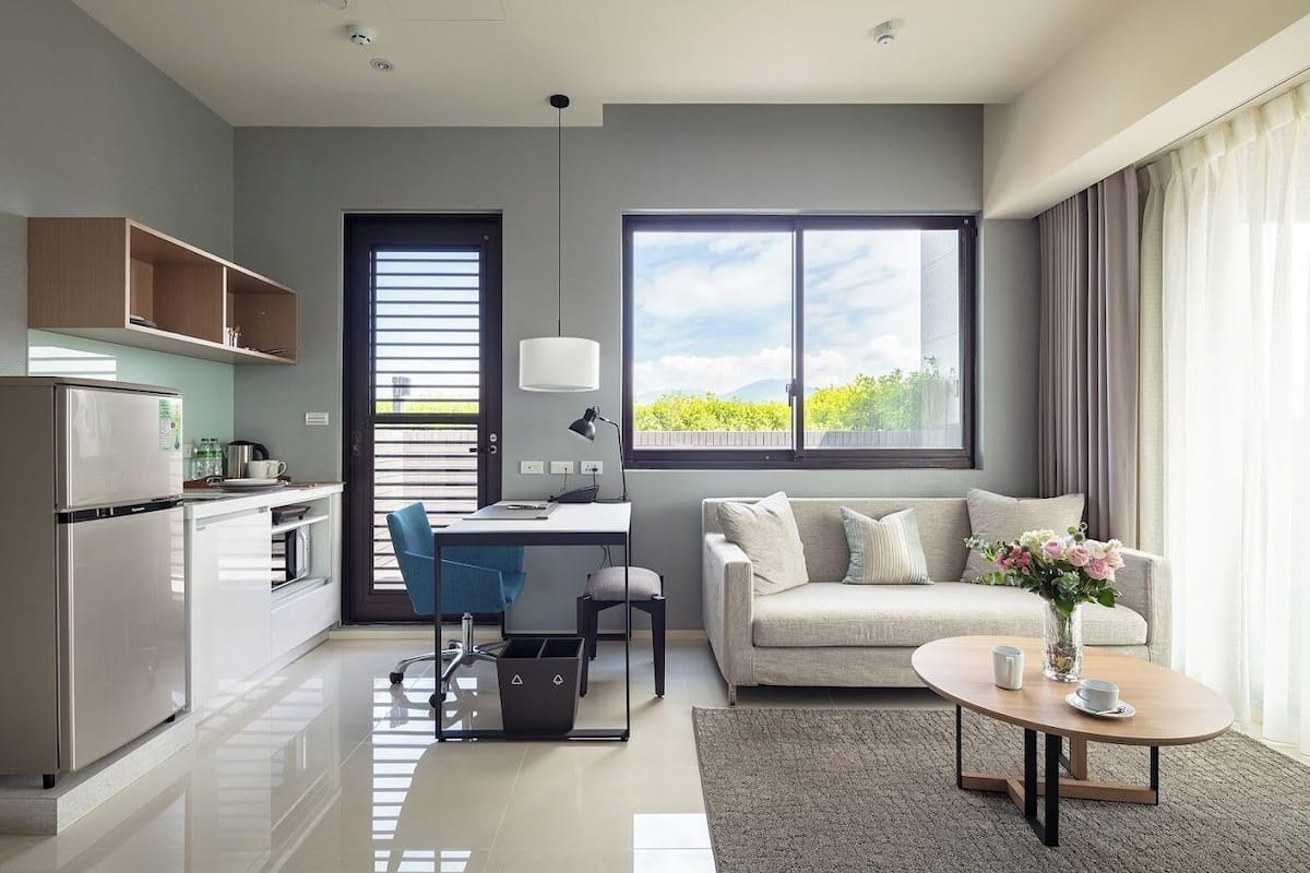 design suite, multiple beds | living room | 43-inch lcd tv with cable channels, tv