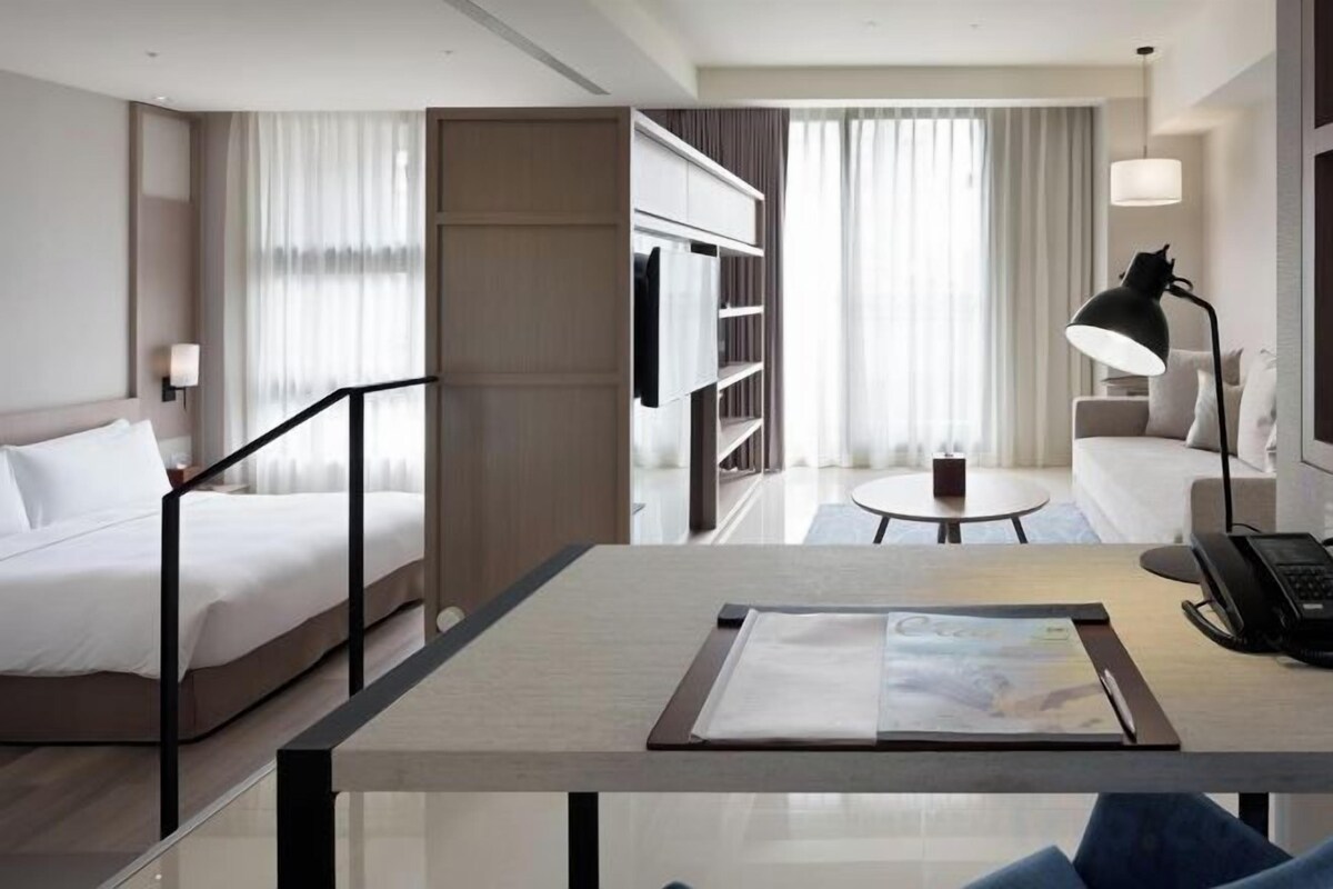 Premium bedding, down comforters, in-room safe, desk