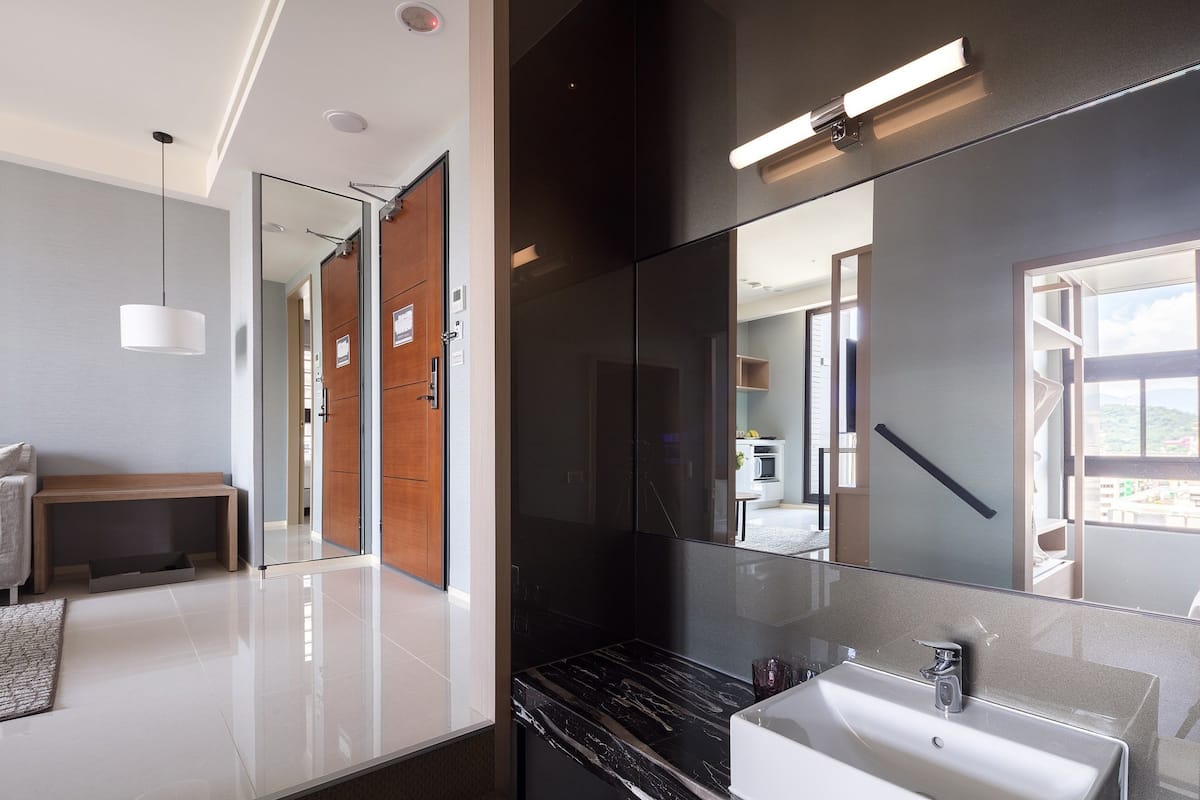 family suite, 2 bedrooms | bathroom sink