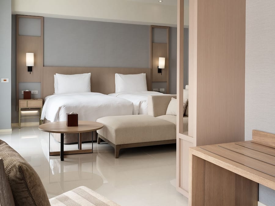 Roupas de cama premium, edredons de pluma, cofres nos quartos