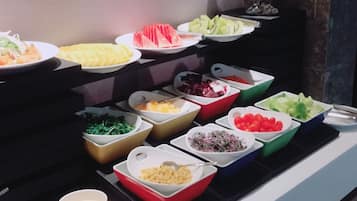 Daily buffet breakfast (TWD 420 per person)