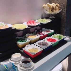 Tägliches Frühstücksbuffet (420 TWD pro Person)