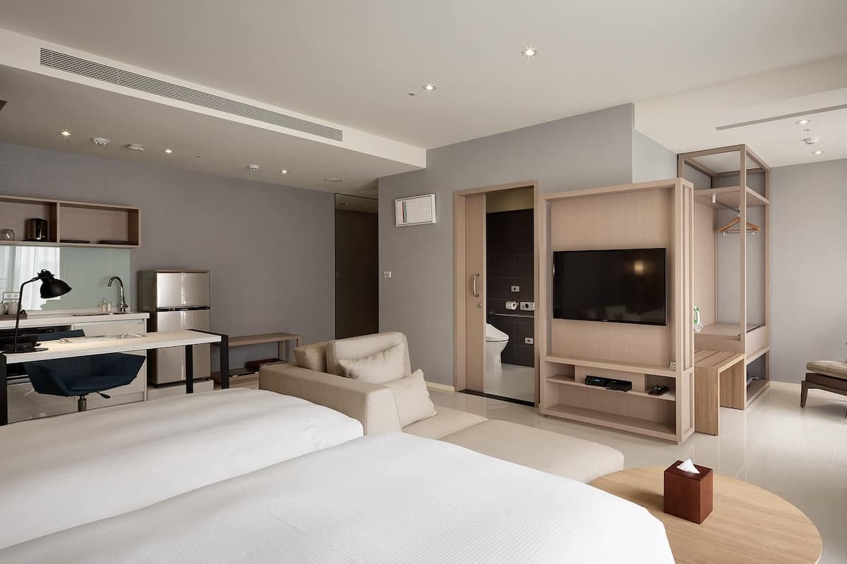 Premium bedding, down comforters, in-room safe, individually furnished