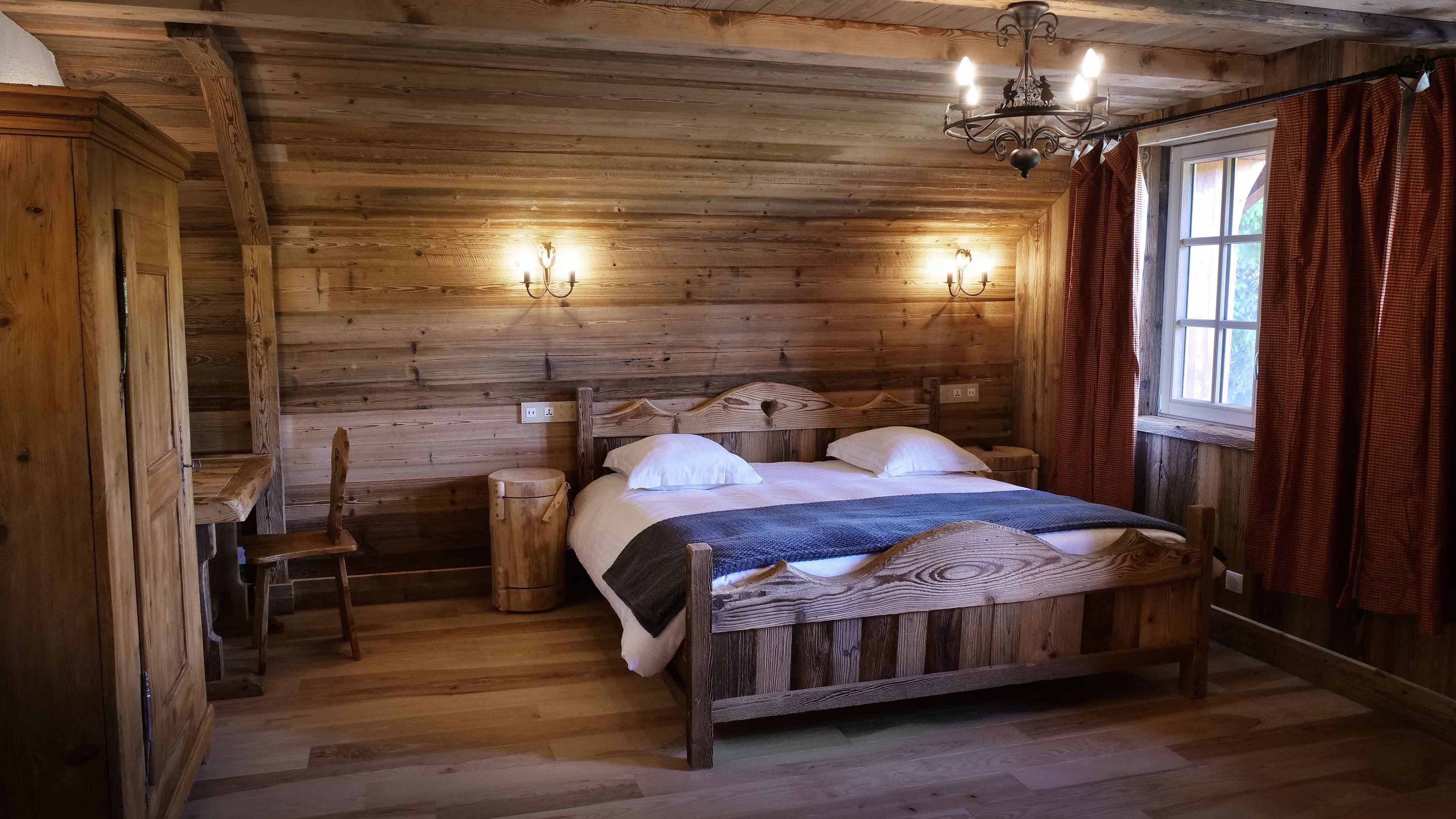 individually decorated, individually furnished, desk, soundproofing