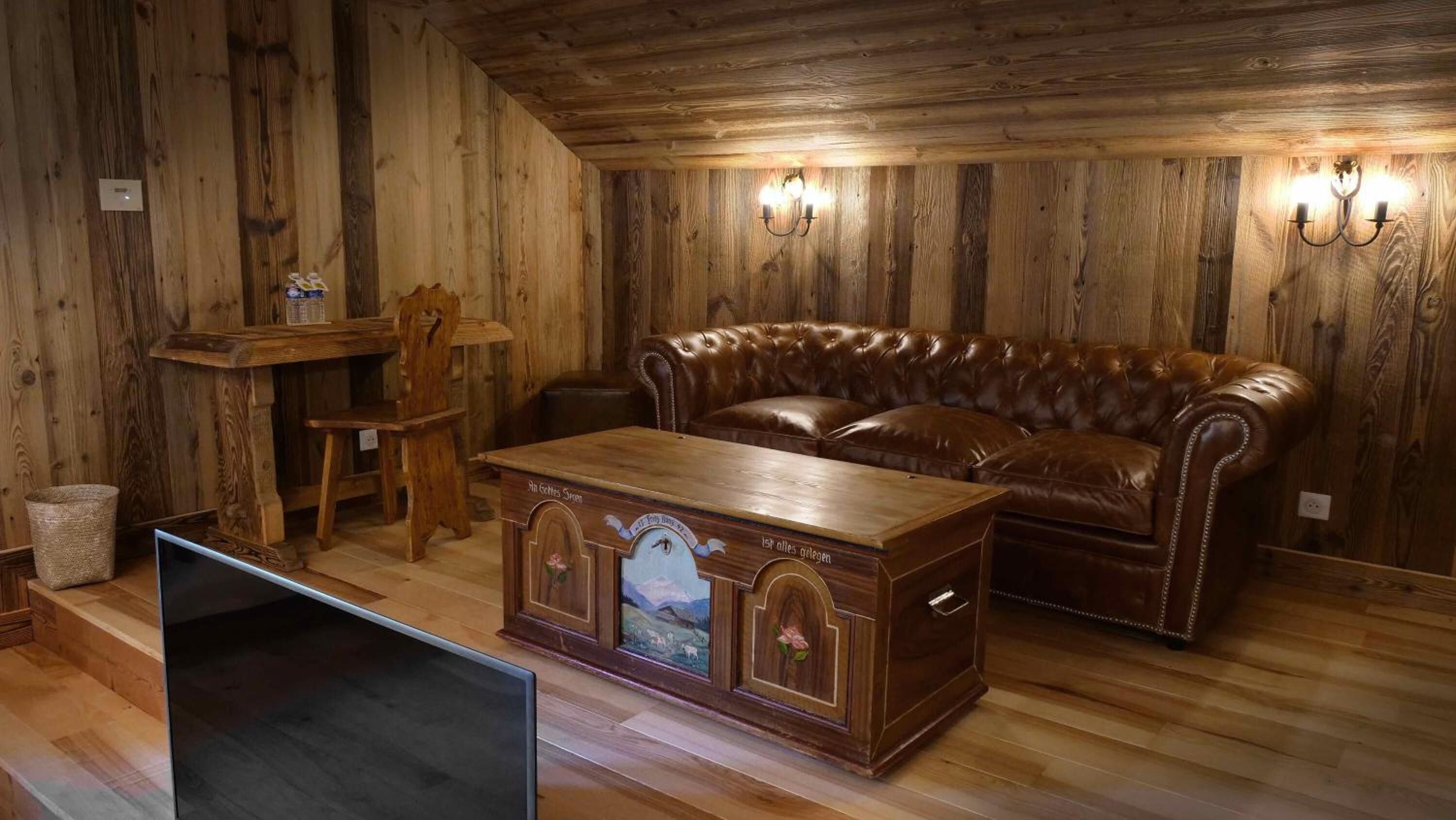 42-inch flat-screen tv with digital channels, tv