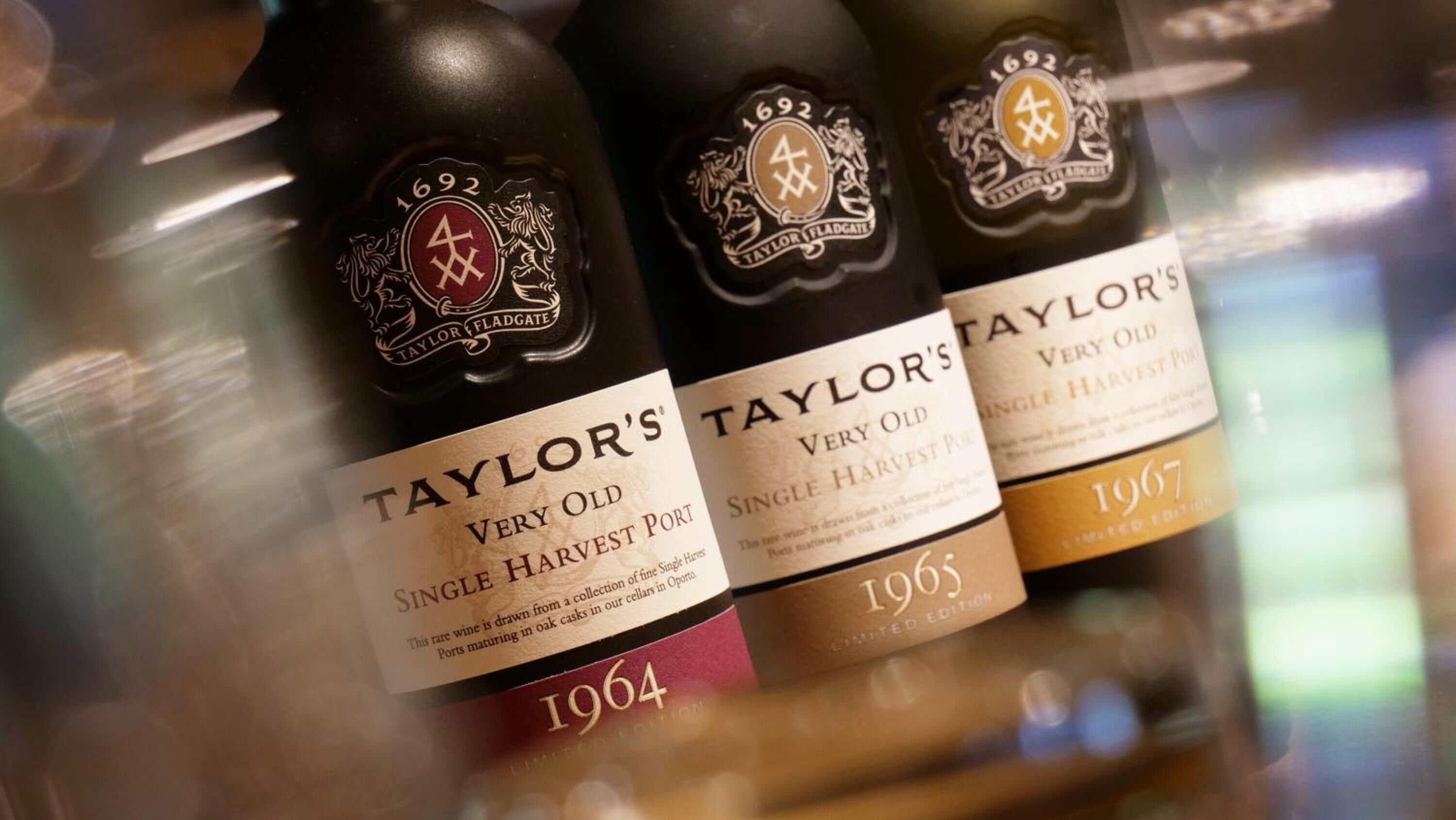 Botellas de vino de Oporto Taylor's Very Old Single Harvest de las cosechas de 1964, 1965 y 1967.