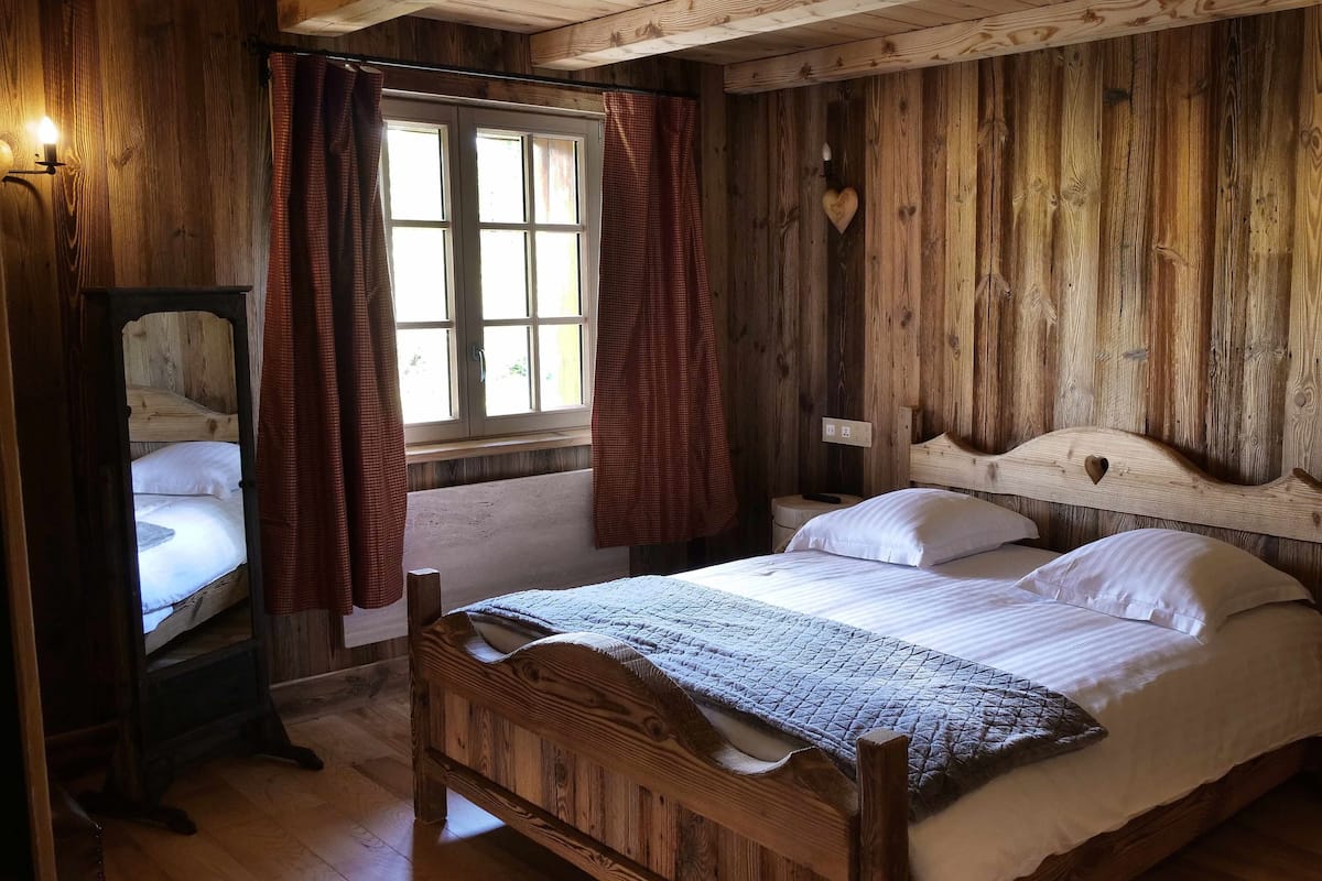 Bureau, chambres insonorisées, Wi-Fi gratuit, décoration personnalisée