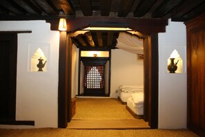 Hypo-allergenic bedding, down comforters, memory foam beds - Newa Chen Historic House UNESCO (Lalitpur)