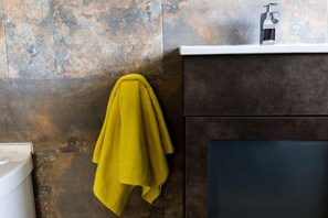 Deluxe Double Room | Bathroom | Towels - Barbatuke Eco-homestel (Málaga)