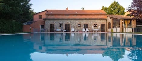 Piscina stagionale all'aperto