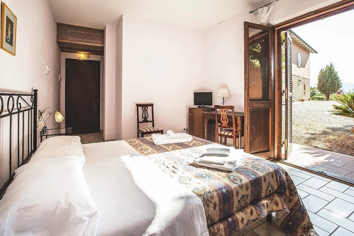 Suite junior, vista al jardín | Wifi gratis y ropa de cama